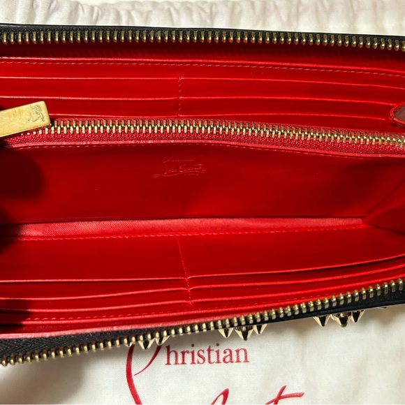 Christian Louboutin
Panettone Wallet in Leather with Loubinthesky Seville Spikes - Picture 12 of 16